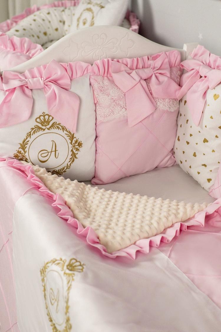 Crib bedding set with pink bow, ideal for floral-themed nursery