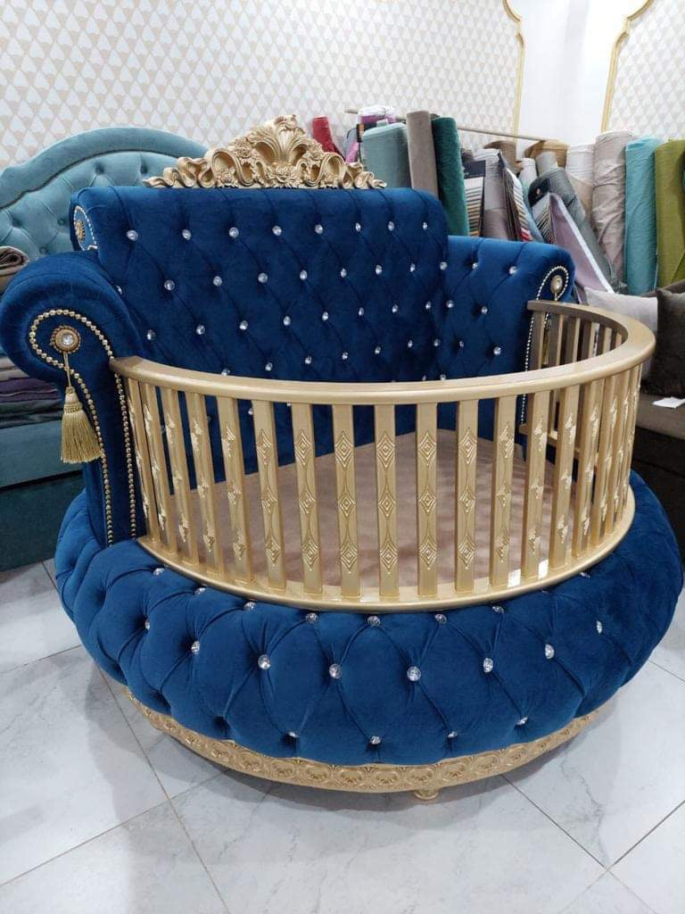 Royal Round Velvet Baby Crib with Rhinestones – Luxury Nursery