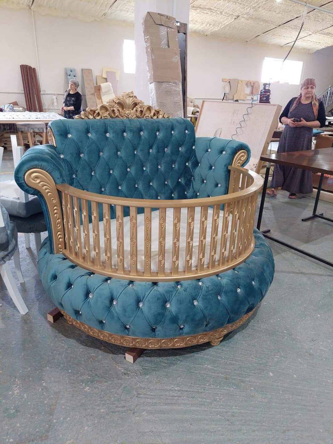 Royal Round Velvet Baby Crib with Rhinestones – Luxury Nursery