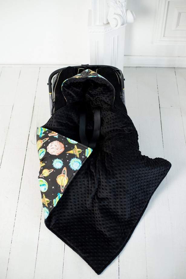 Personalized Space-Themed Hooded Blanket for Baby Doona Car Seat – Keep Your Little One Warm and Cozy