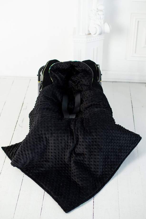 Personalized Space-Themed Hooded Blanket for Baby Doona Car Seat – Keep Your Little One Warm and Cozy