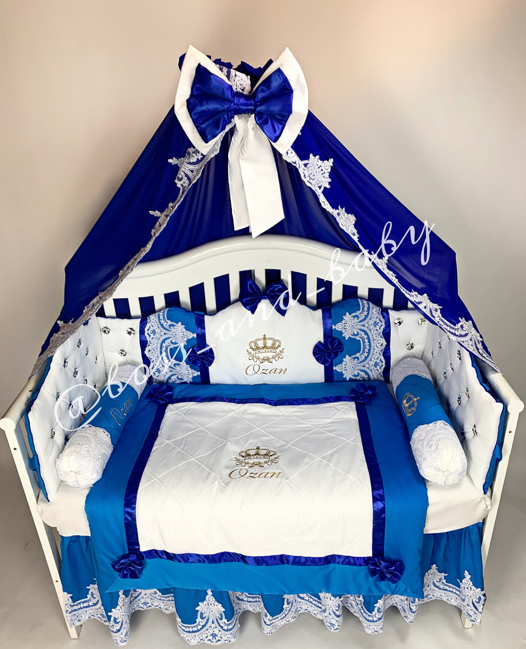 Parure de lit bleu roi pour bébé garçon, adaptée à un petit roi.