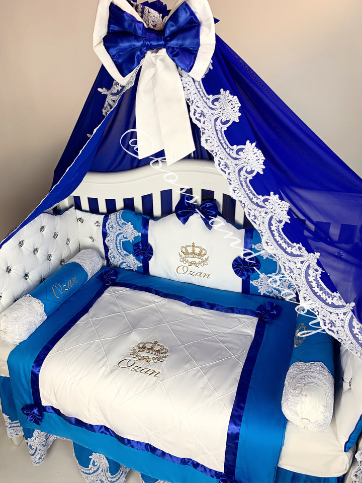 Parure de lit bleu roi pour bébé garçon, adaptée à un petit roi.