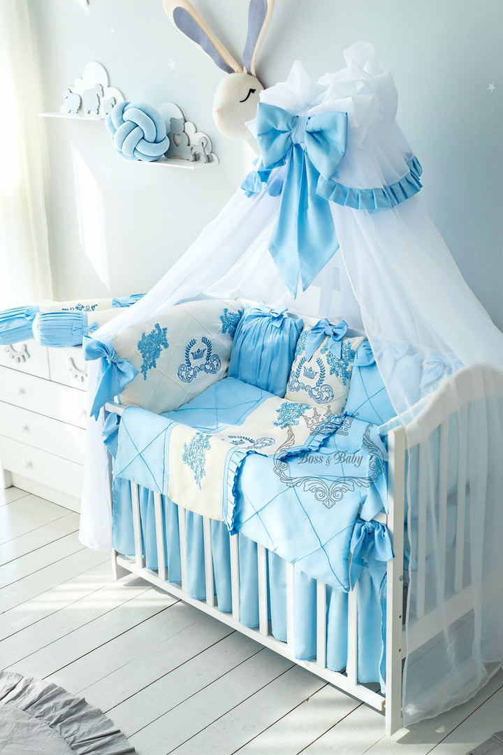 Ensemble de literie de luxe pour bébé garçon en bleu clair avec broderie de nom personnalisée 