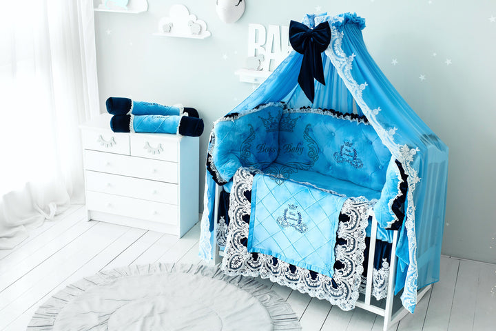 Juego de cama de lujo para bebé niño en azul cielo con encaje y bordado con nombre