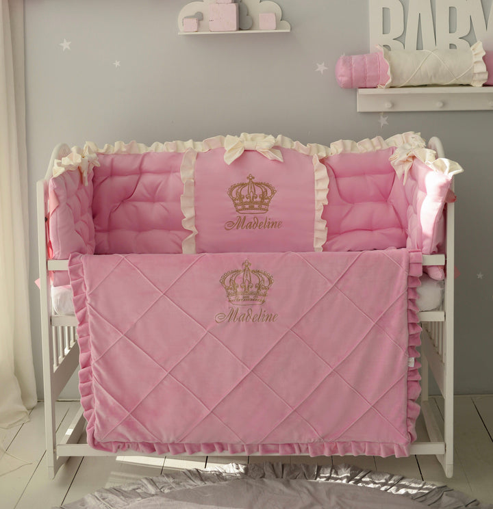 Juego de parachoques para cuna de bebé rosa princesa | Ropa de cama personalizada para niña con corona de oro real y lazos de cuna de color marfil 