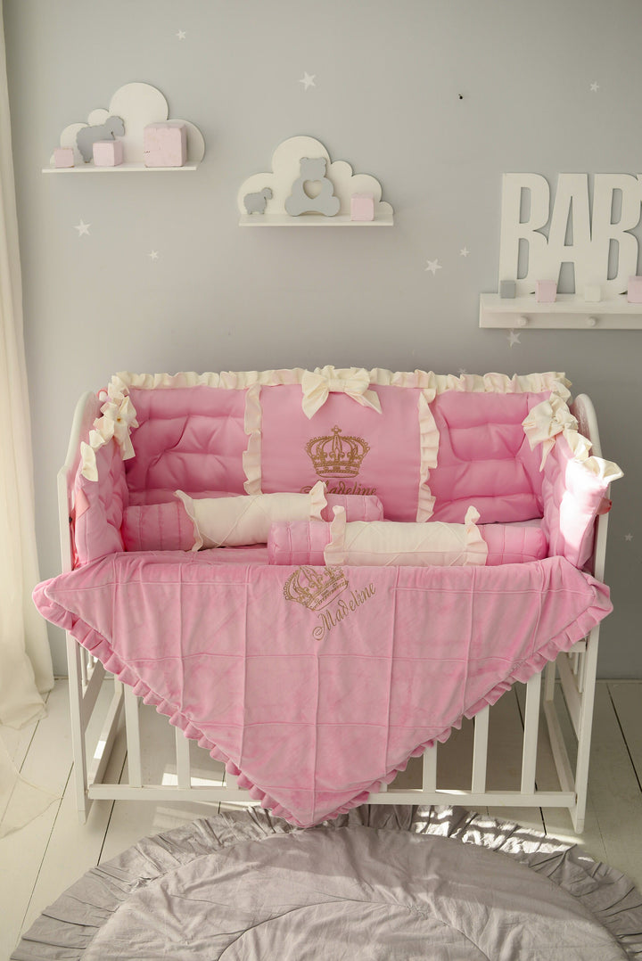 Juego de parachoques para cuna de bebé rosa princesa | Ropa de cama personalizada para niña con corona de oro real y lazos de cuna de color marfil 