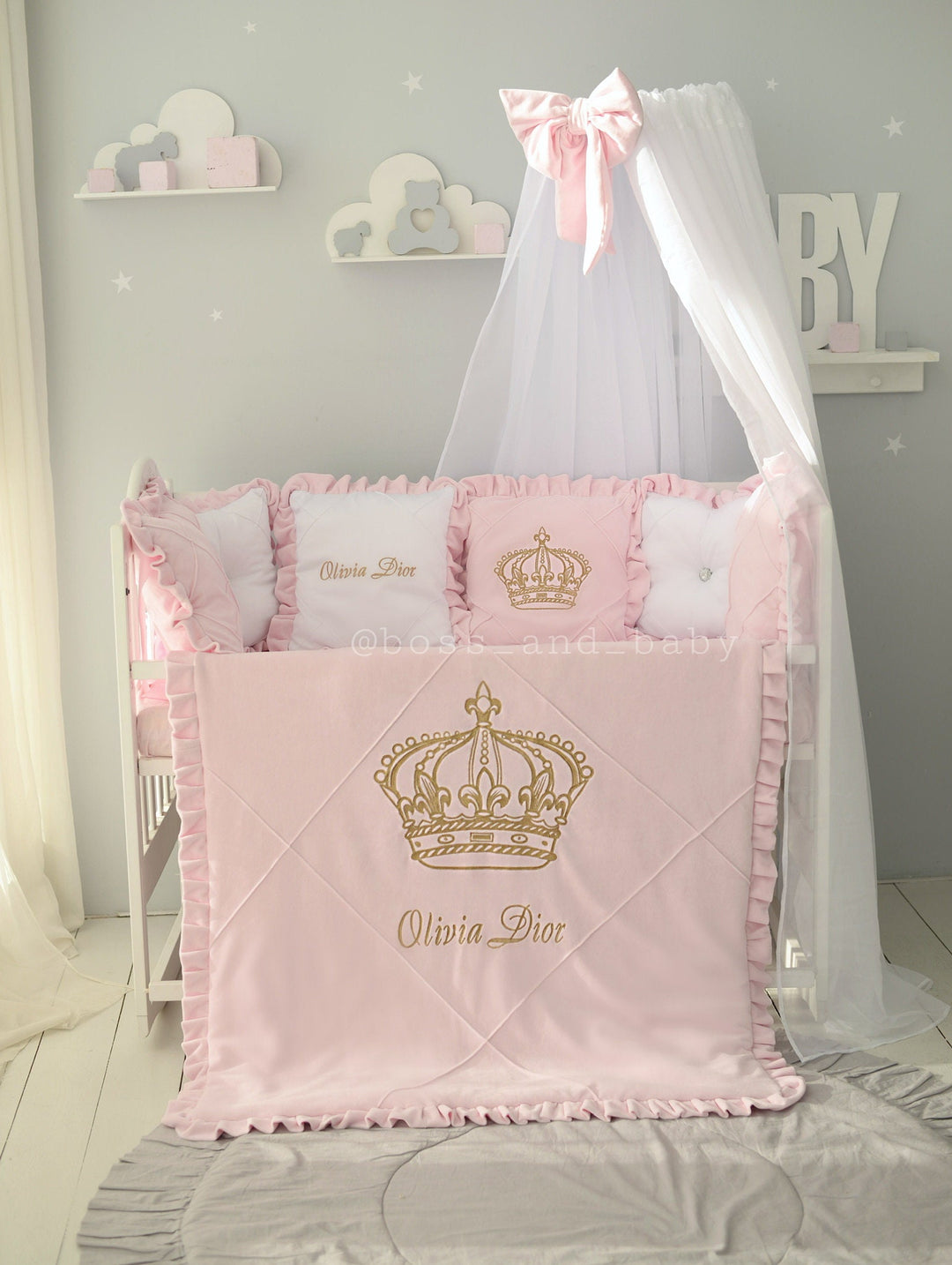 Crown Princess Parure de lit pour bébé fille avec auvent et nid de bébé – Velours Minky doux rose clair avec volants et broderie