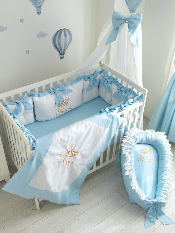 Juego de cama de cuna personalizado para bebé, color azul claro, con almohadillas de parachoques bordadas 