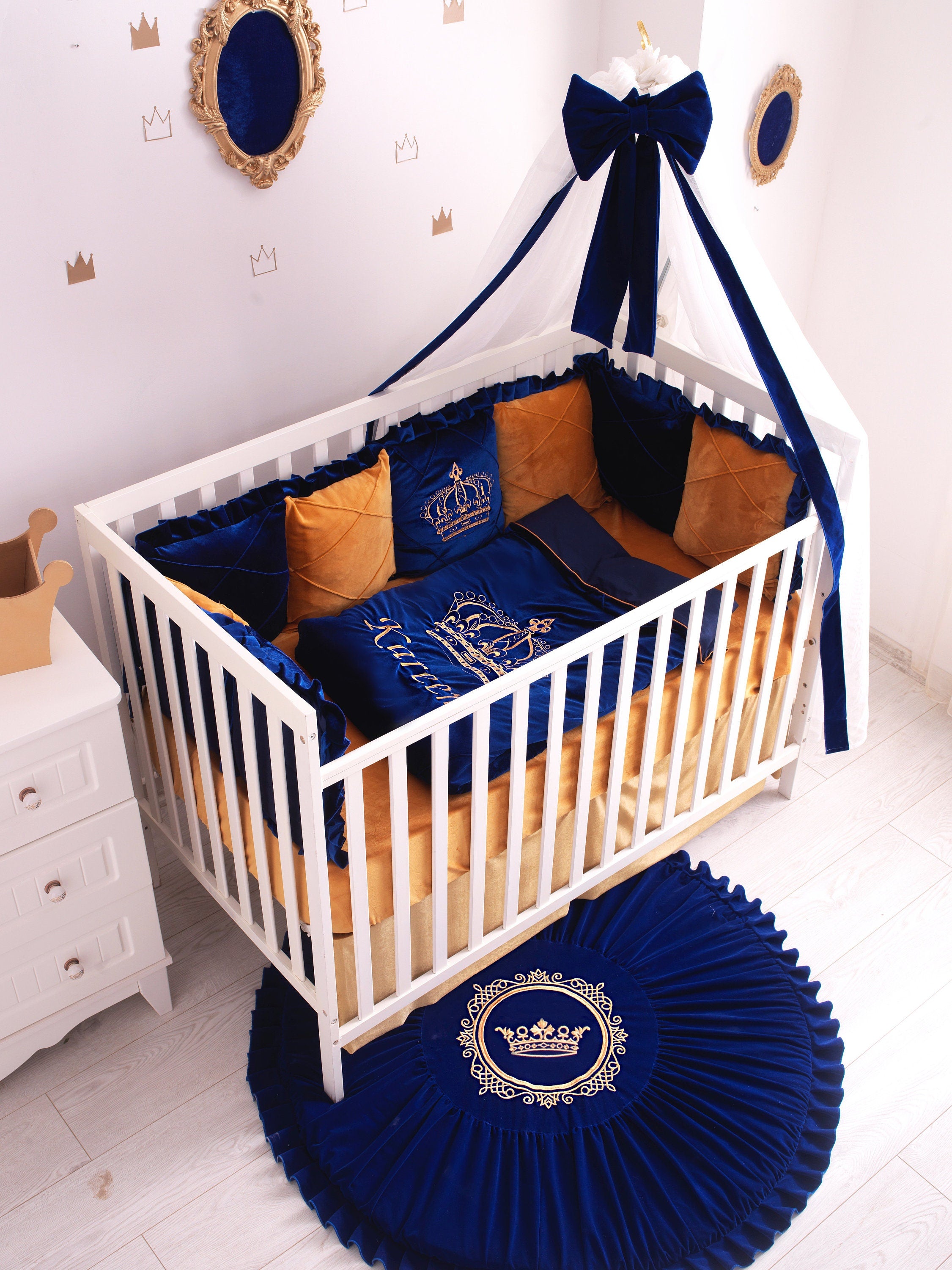 Crown crib 2024 bedding set