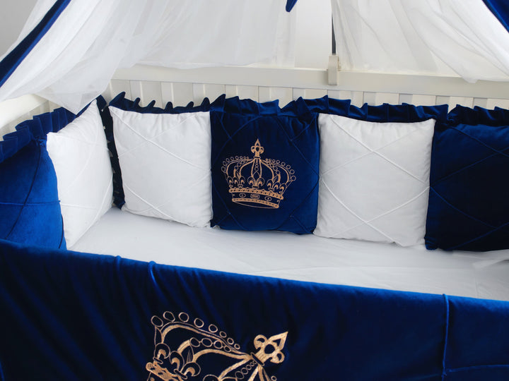 Juego de ropa de cama para cuna Royal Luxury para bebé niño en terciopelo azul real con bordado de corona dorada