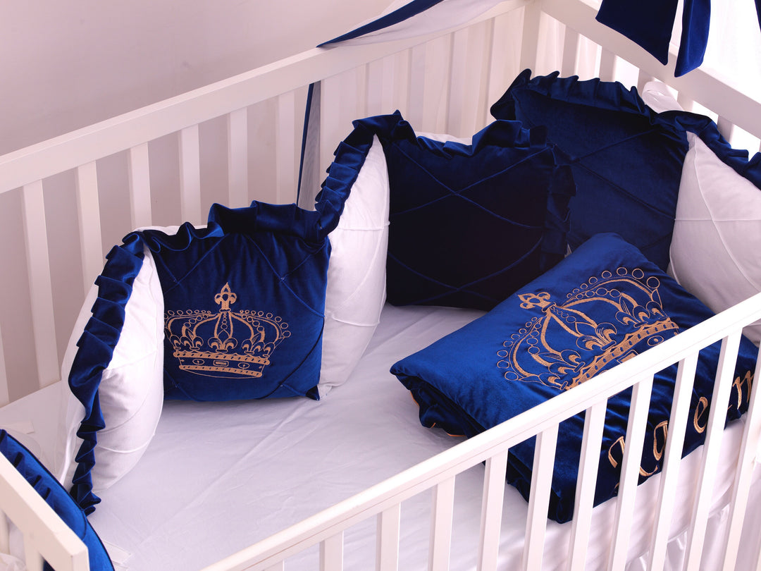 Juego de ropa de cama para cuna Royal Luxury para bebé niño en terciopelo azul real con bordado de corona dorada