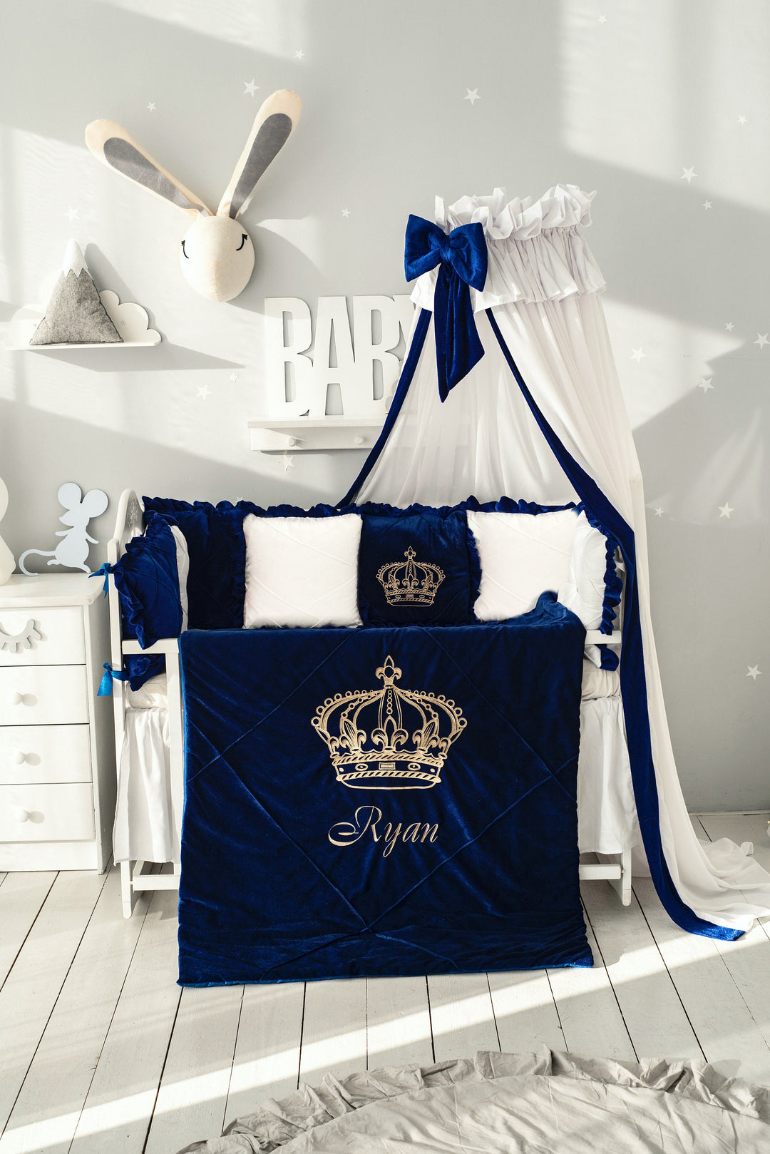 Juego de ropa de cama para cuna Royal Luxury para bebé niño en terciopelo azul real con bordado de corona dorada