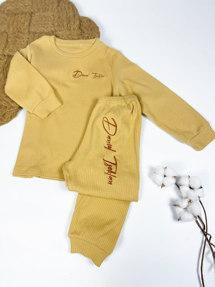 ensemble de salon de nom personnalisé déchiré en coton pour bébé et tout-petits, vêtements de détente brodés biologiques pantalons à manches longues vêtements neutres en matière de genre