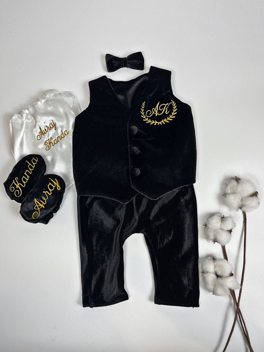 Smoking personnalisé pour bébé garçon avec gilet en velours noir pour les occasions formelles