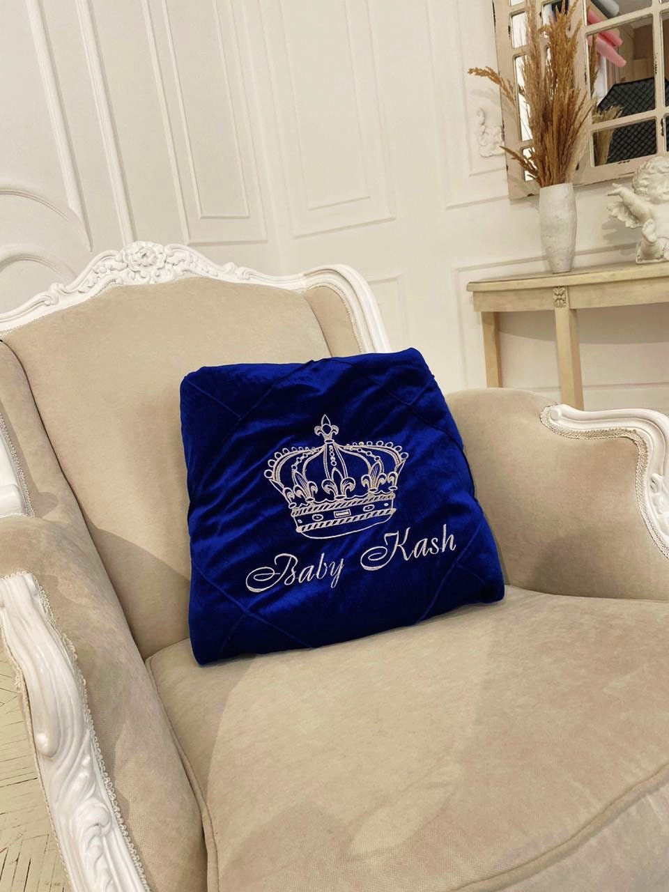 Couverture personnalisée en velours pour bébé garçon bleu royal avec broderie argentée, couverture pour bébé brodée personnalisée couronne Monogrammed Baby nouveau cadeau maman